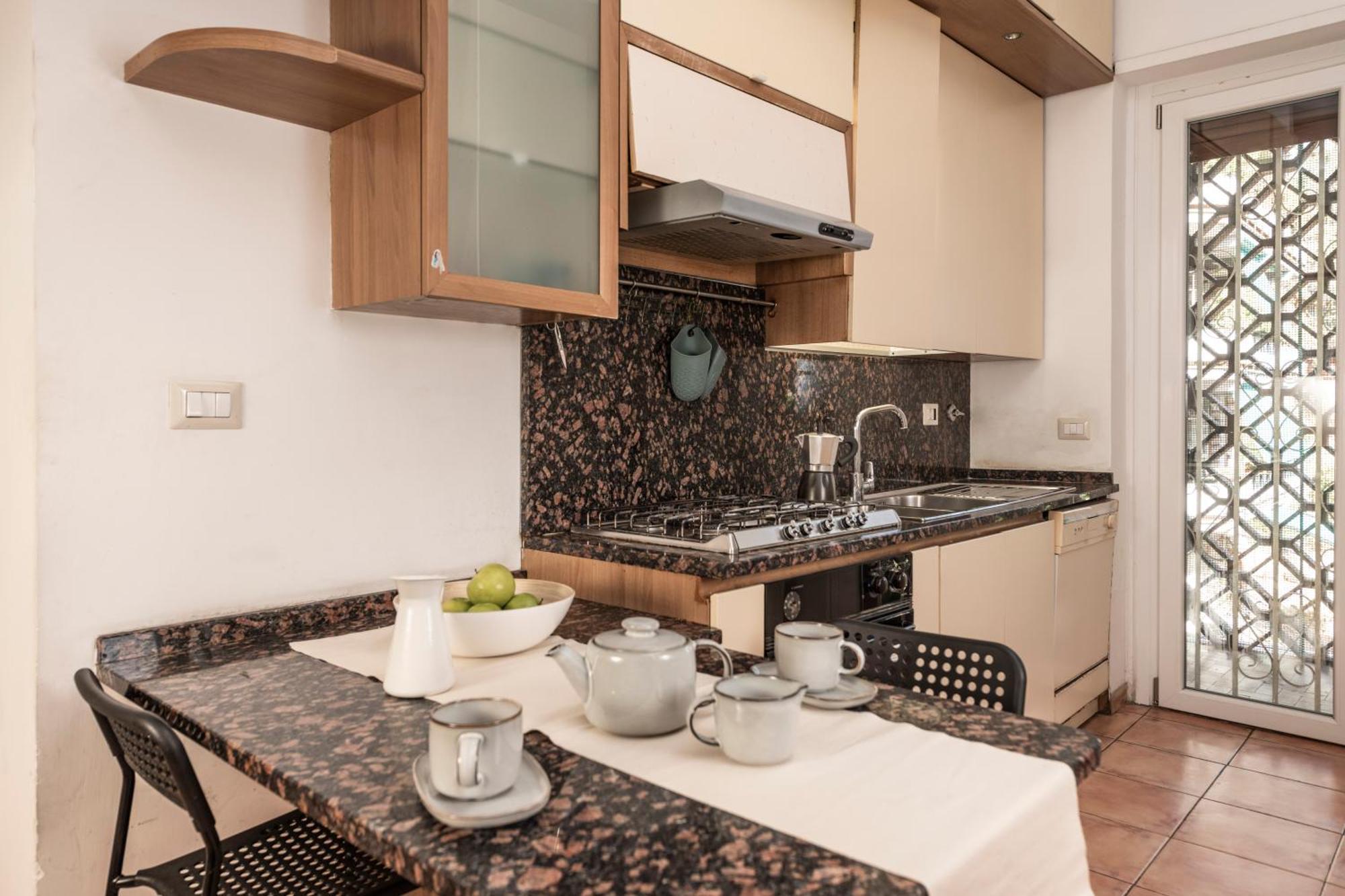 Spazioso Appartamento Vicino Eur โรม ภายนอก รูปภาพ